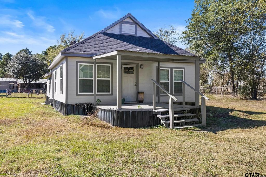 229 Orchard St., Alba