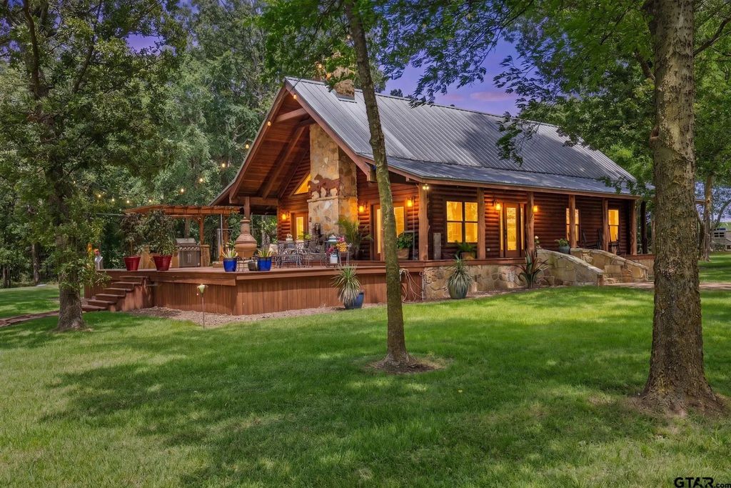 609 County Road 2421, Como