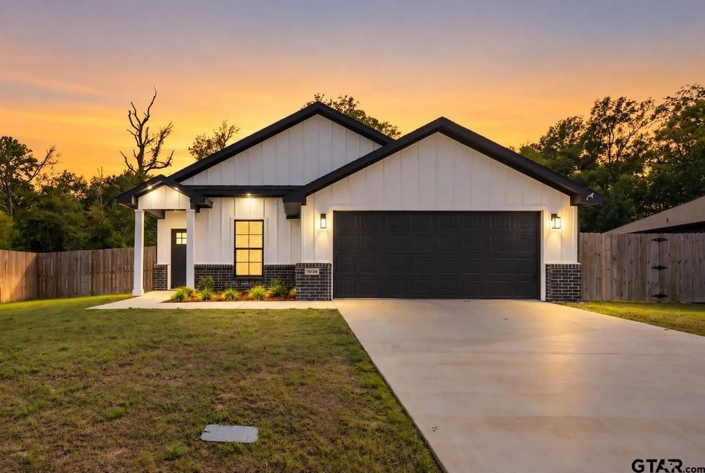 16134 Crossing Circle, Lindale