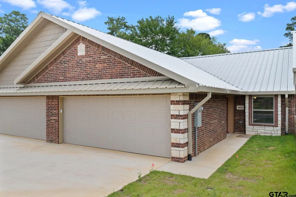 1619 Big Bend, Longview