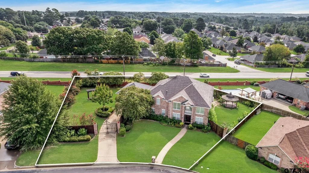 5718 Gloucester, Tyler