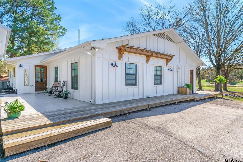 18541 Fm 17, Canton