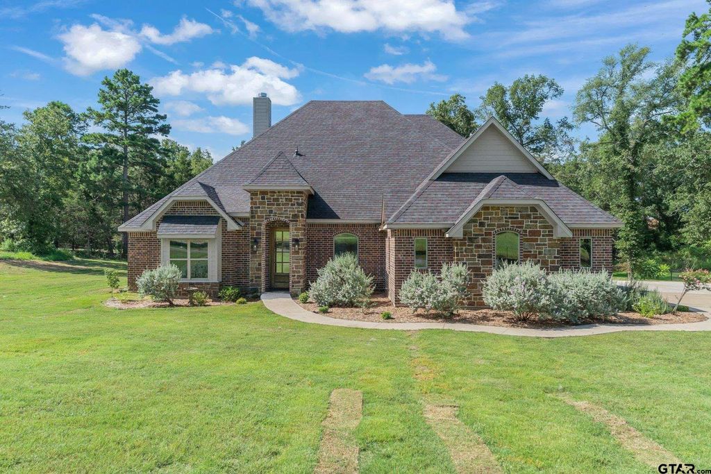 234 County Rd 2309, Mineola