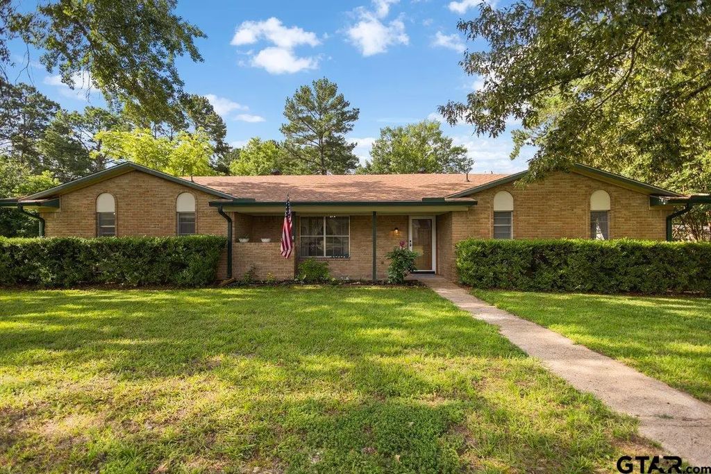 1009 Caprice Dr., Grand Saline