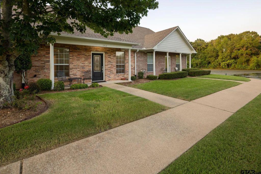1912 Hollylake Circle, Tyler