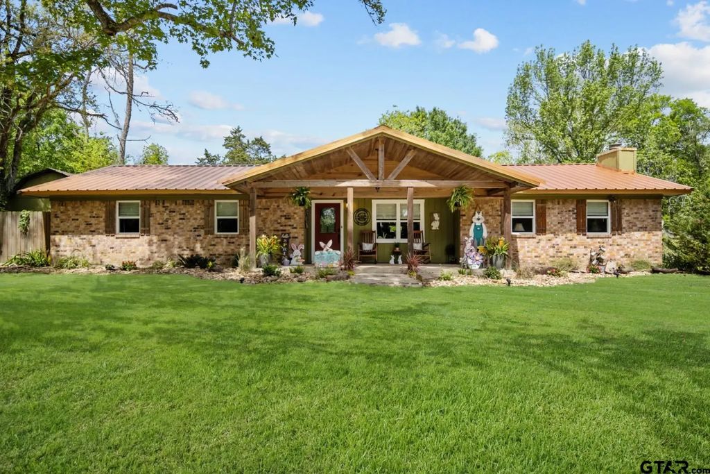 751 E Houston Street, Lovelady
