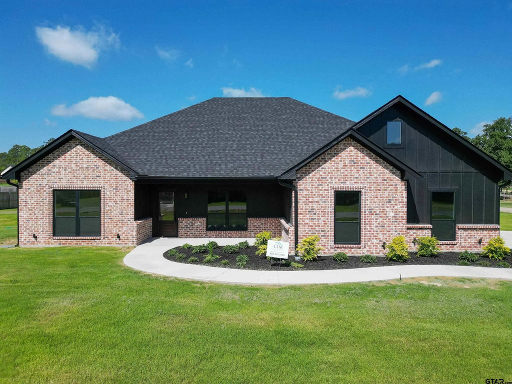 138 Cr 2461, Mineola