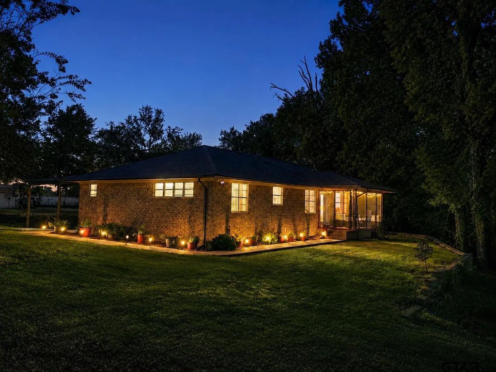 2855 County Road 1310, Rusk