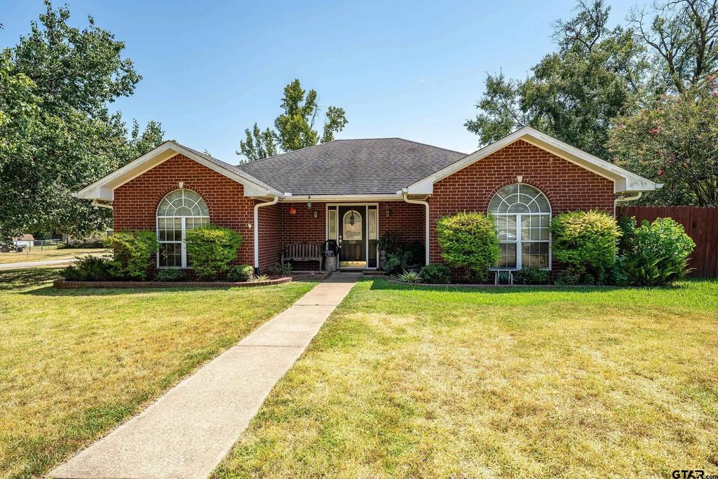 310 Linda Lane, Lindale