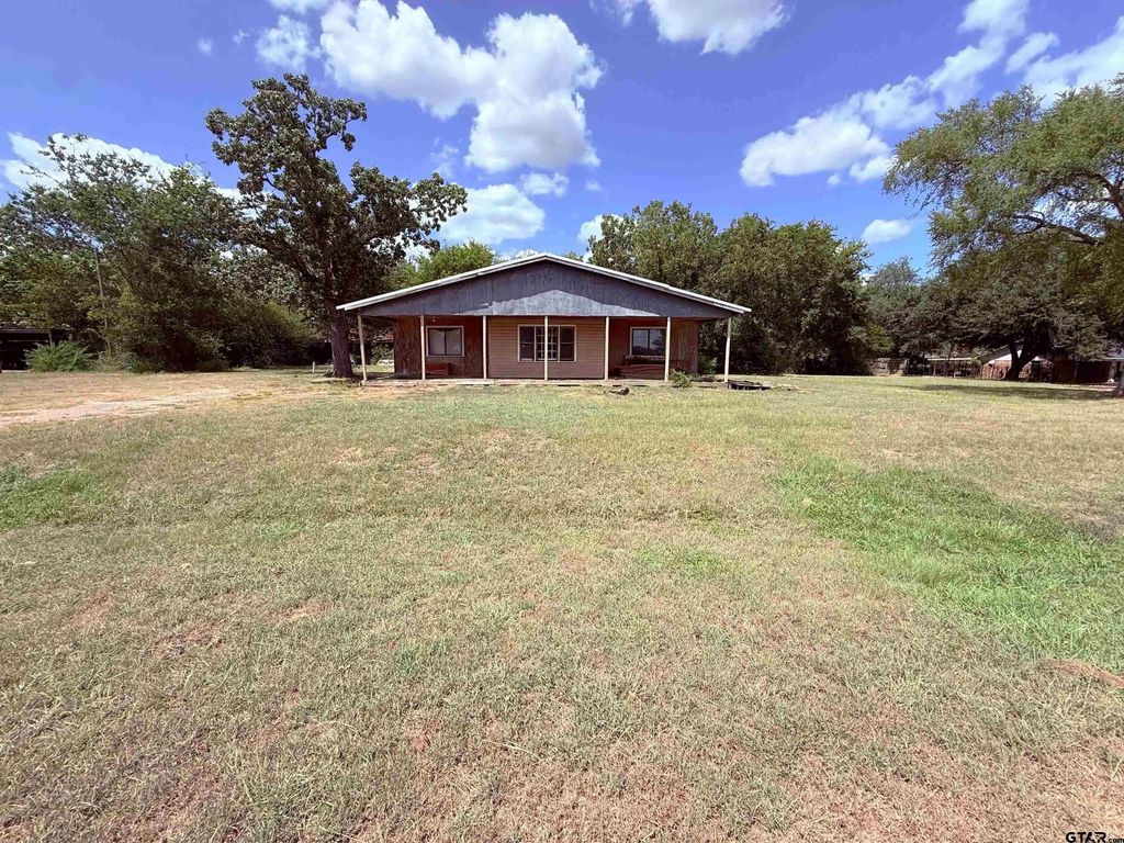 1765 State Hwy 11 E, Winnsboro