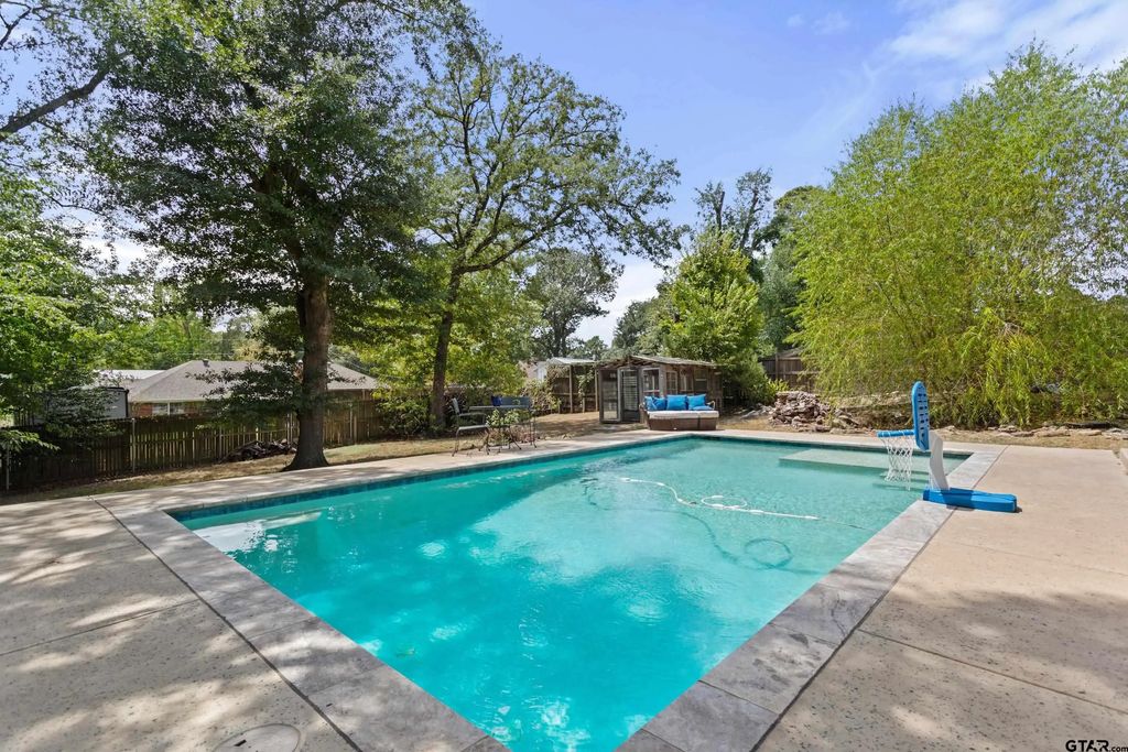 10887 Knollwood, Tyler