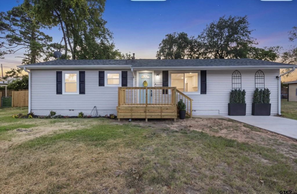 203 Lakeview St., Whitehouse
