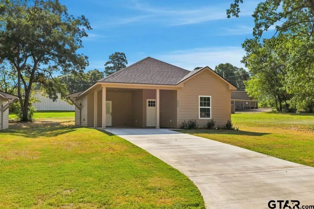 1214 N Third St., Longview