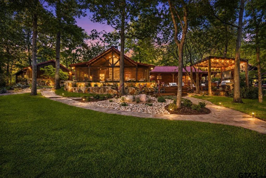 783 County Road 2430, Pittsburg