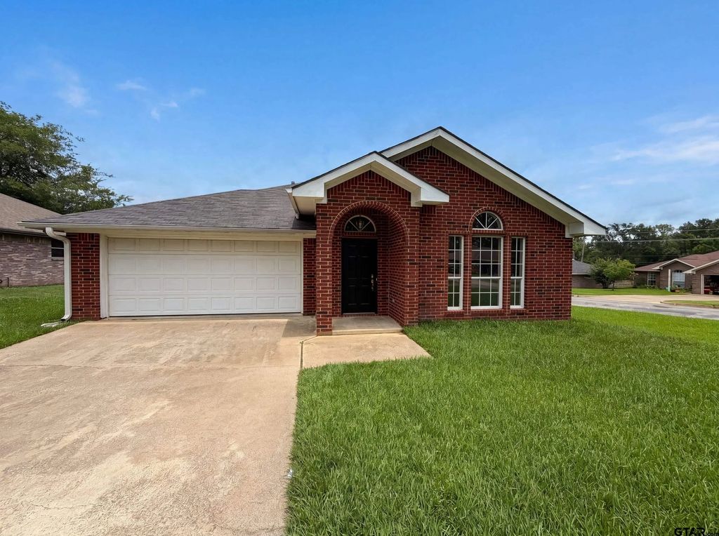 10740 Southern Trace Cir, Flint