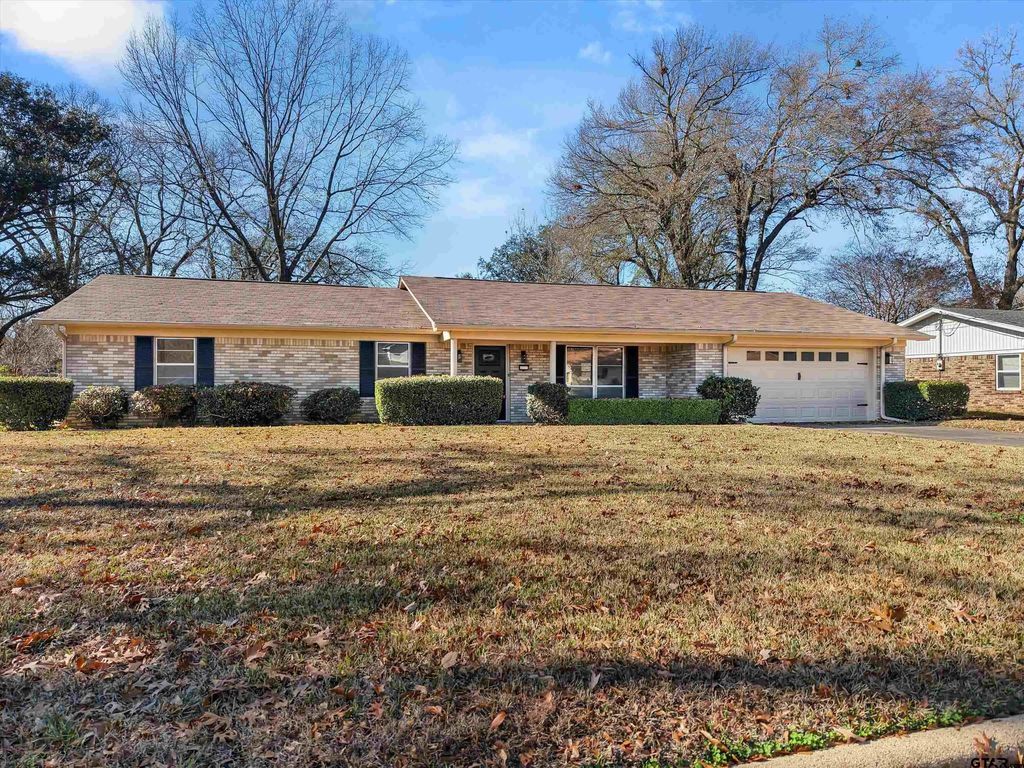 1805 Buckner, Longview