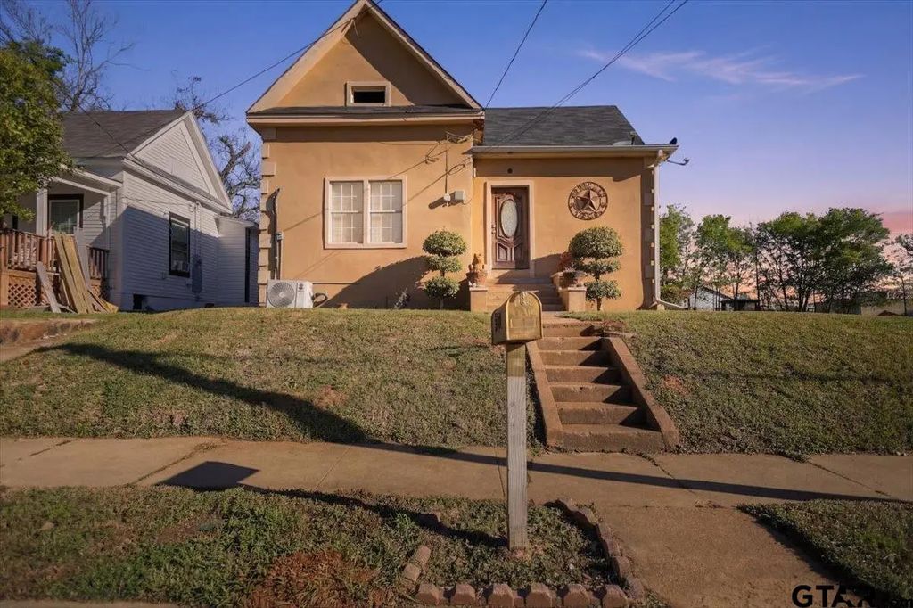 510 E Bow St, Tyler