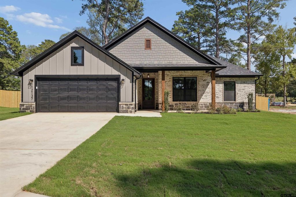 12137 Pinecrest Dr, Flint