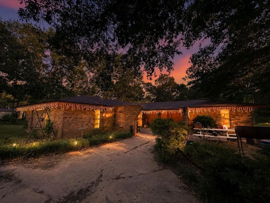 1128 N Cr 161 D, Overton