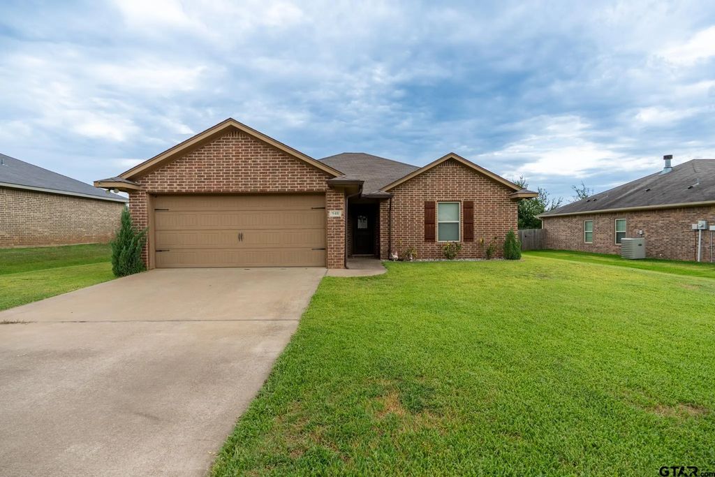948 Redbud Ln, Bullard