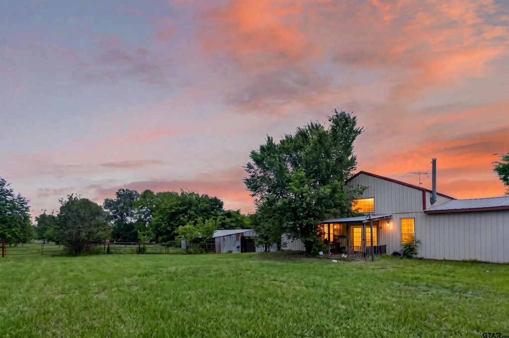 147 County Road 2378, Alba