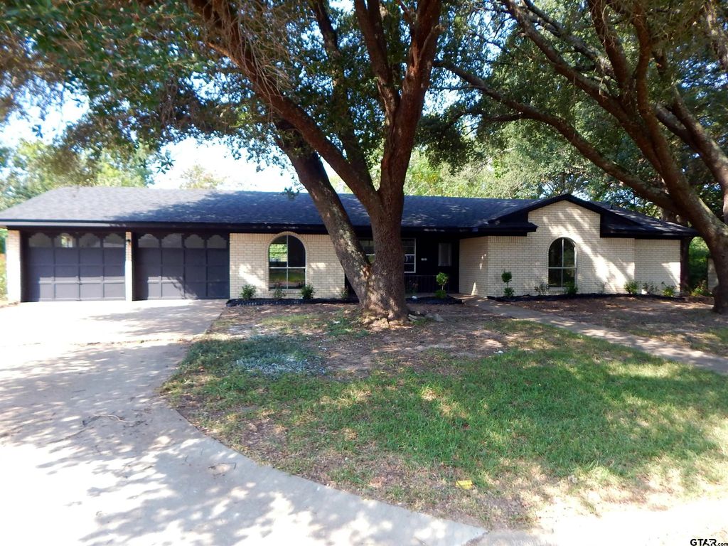 1703 Briarwood St, Gilmer