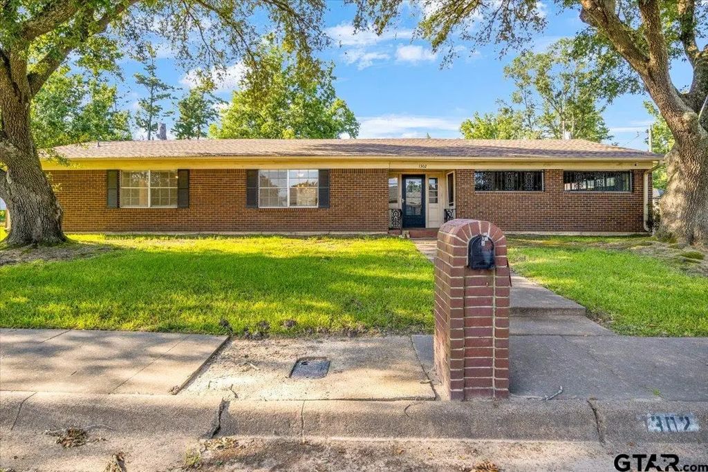 1302 Slaydon, Henderson