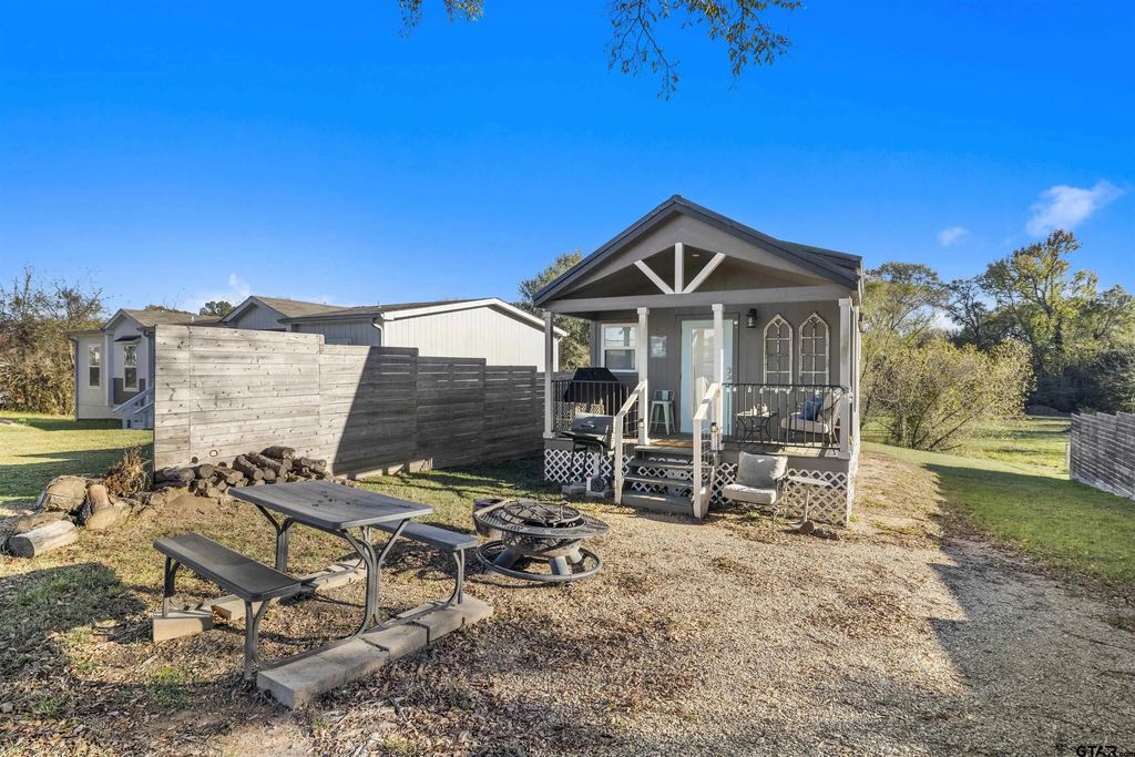 339 Indian Gap, Quitman