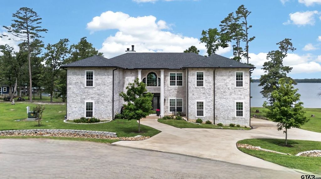 145 Private Road 52605, Pittsburg