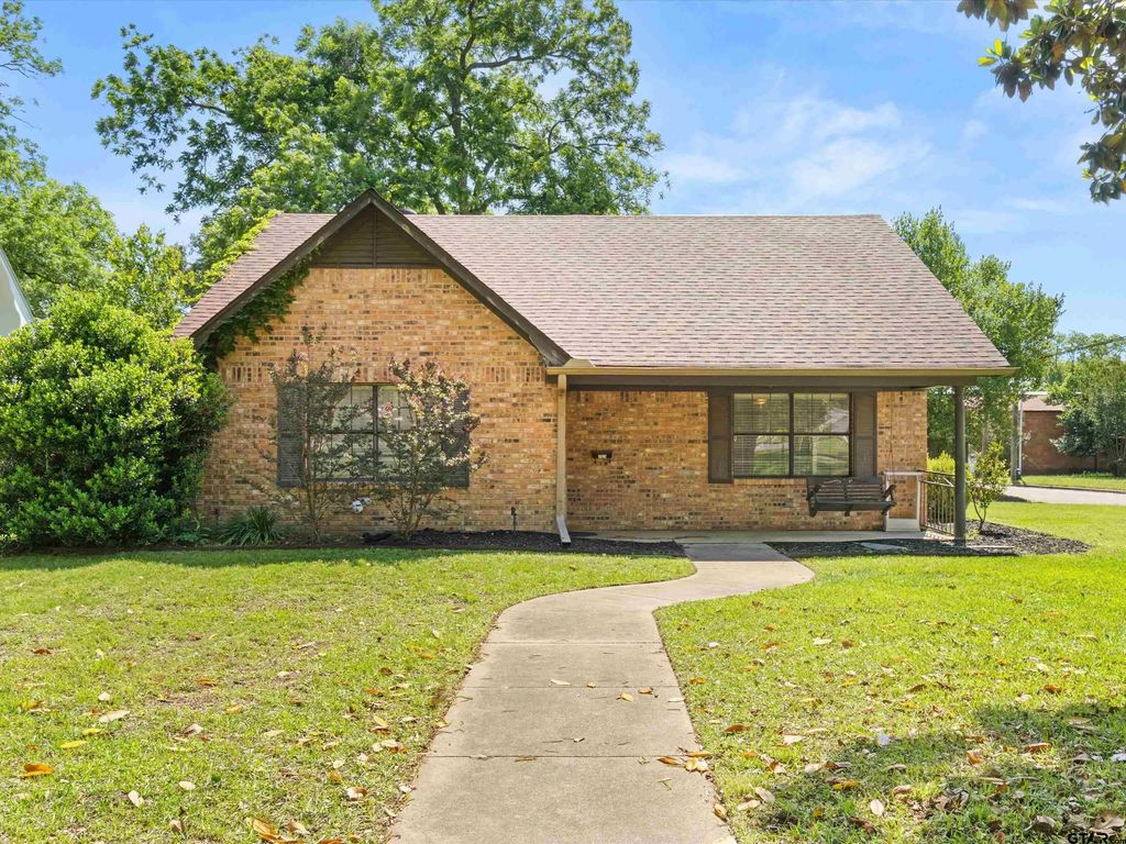 701 N Montgomery St, Gilmer