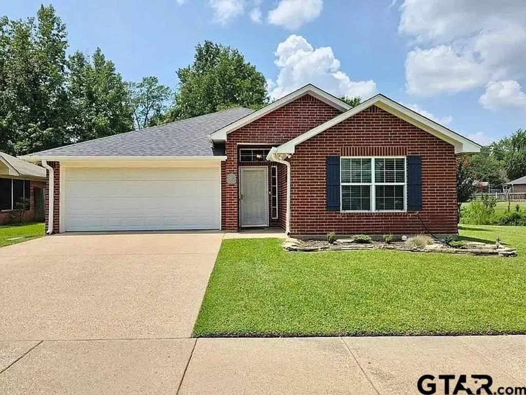 302 Willowbrook Lane, Whitehouse