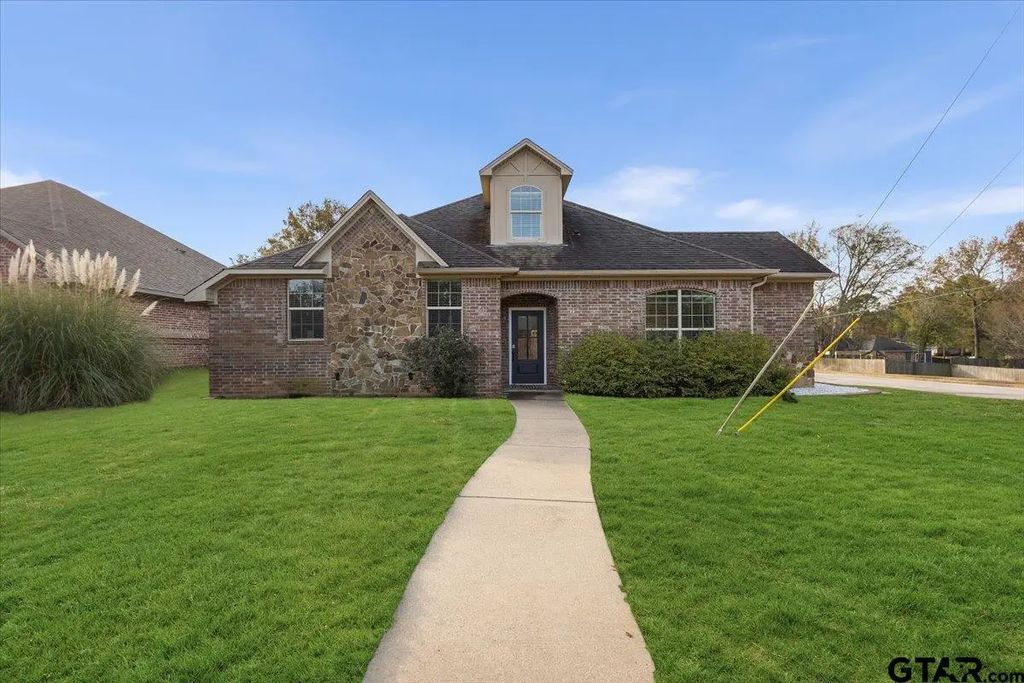 1599 Skidmore Lane, Tyler