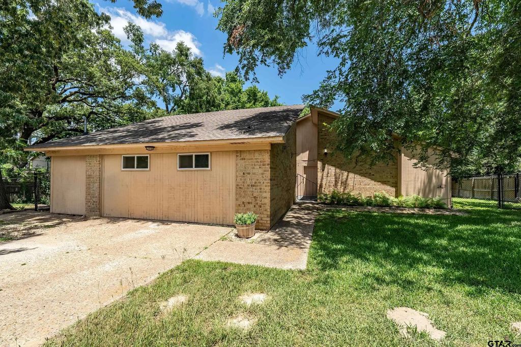 607 Northgate Rd, Hideaway