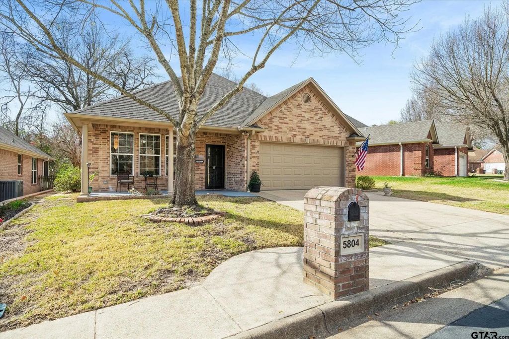 5804 Cross Creek Circle, Tyler