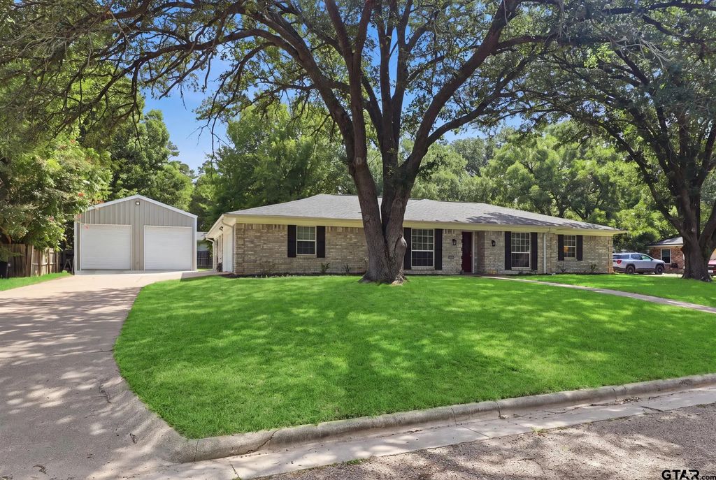 1609 Greenway, Gilmer