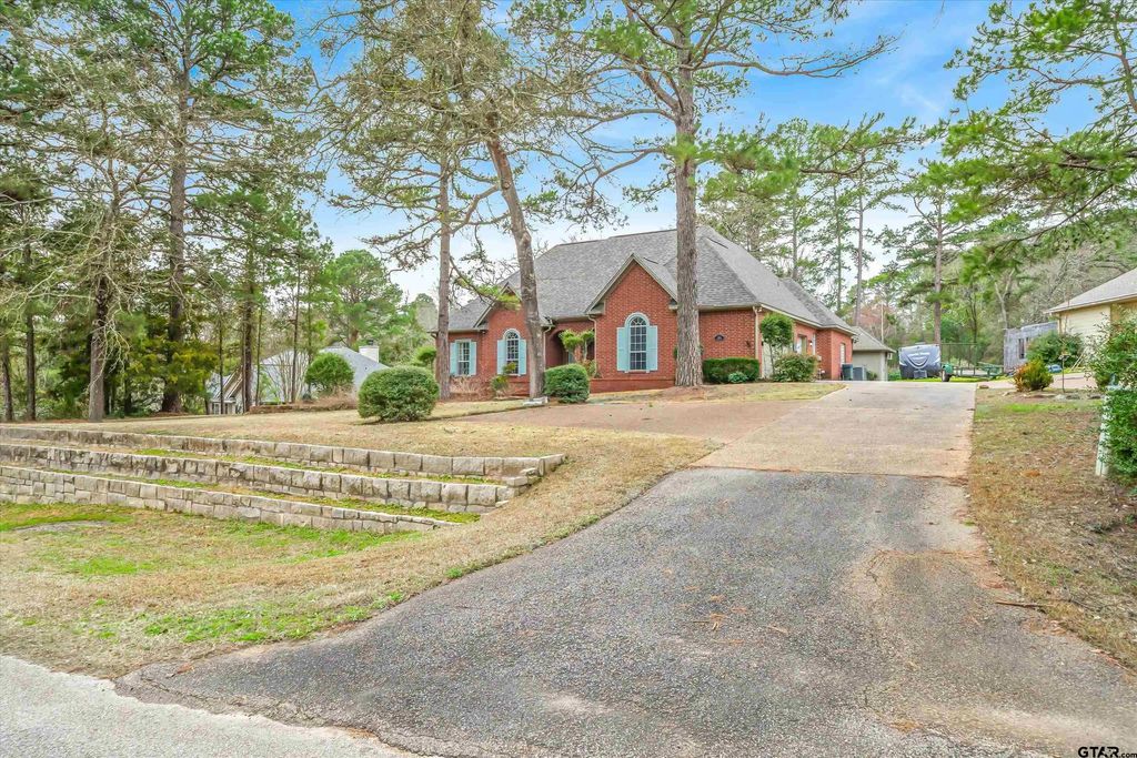 1304 Greenbriar Trail, Holly Lake Ranch