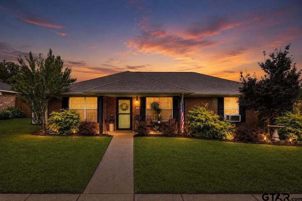 407 Briar Court, Overton