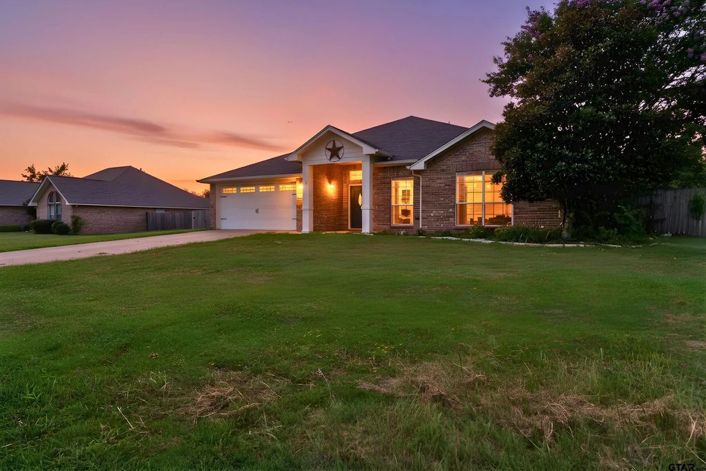 833 Greenwood Circle, Lindale
