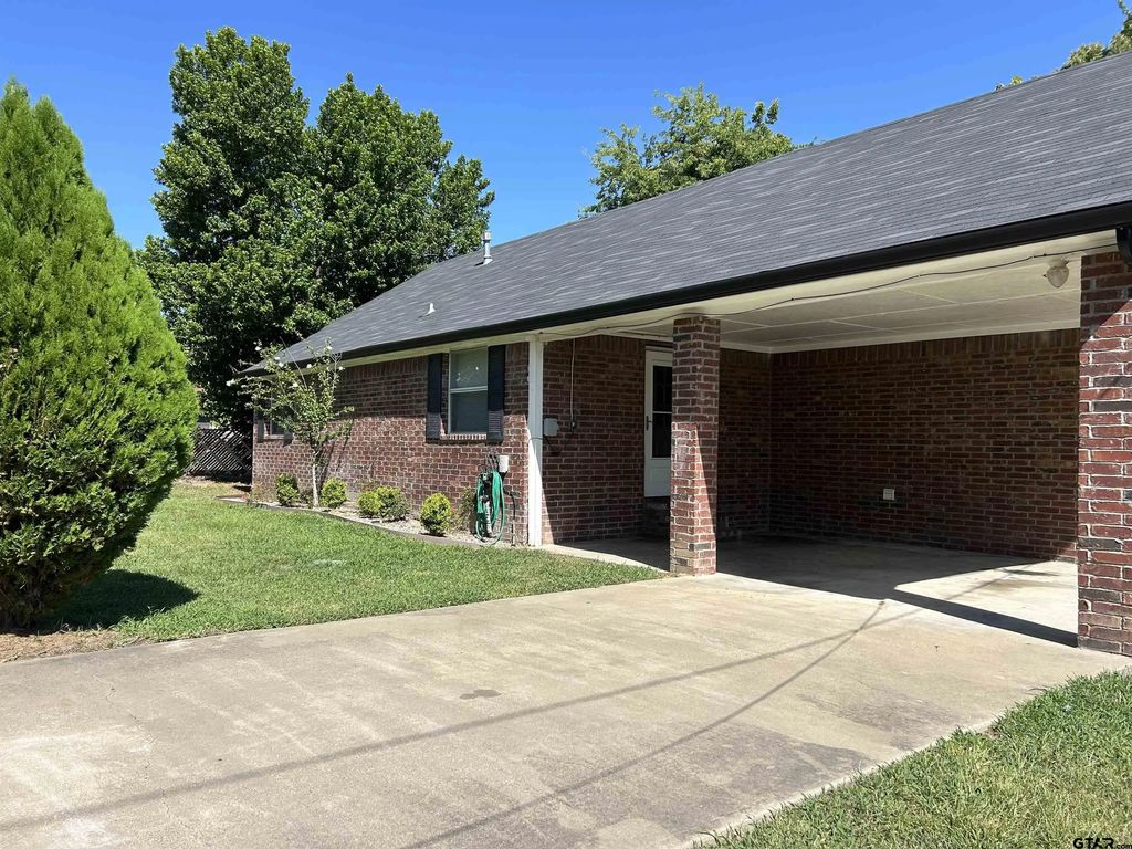 2209 Luther St, Tyler