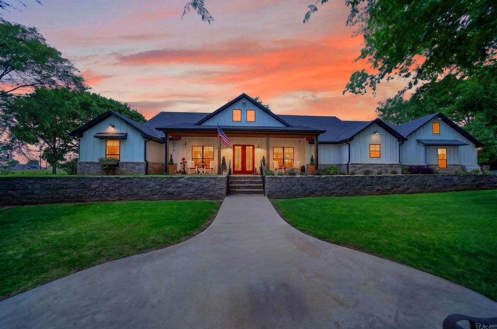 805 County Road 3802, Bullard