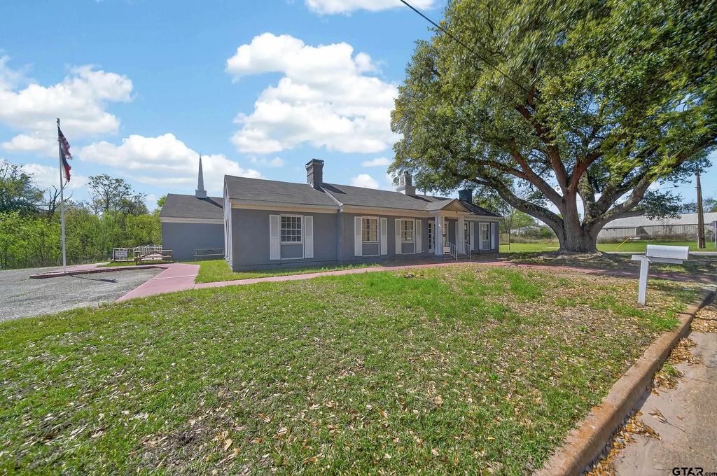 302 E South, Overton