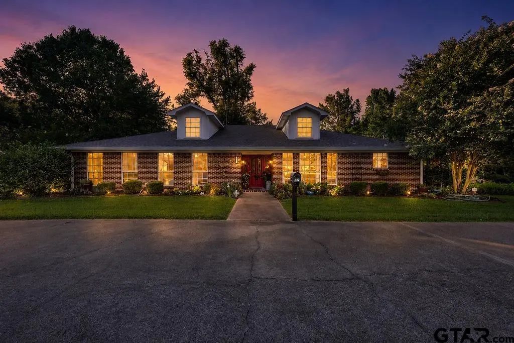 612 W Coke Rd, Winnsboro