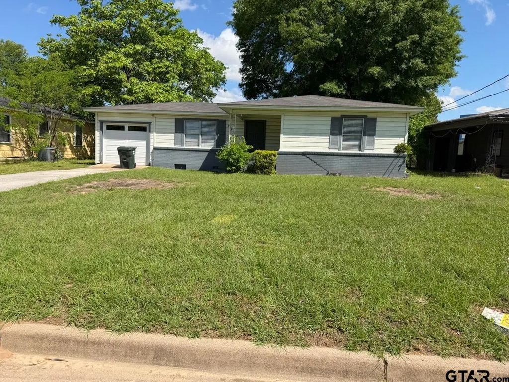 2318 Plume Drive, Tyler