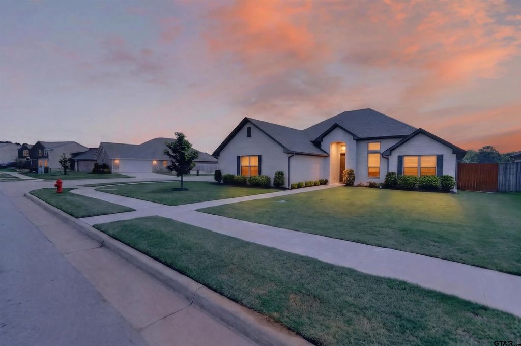 412 Meadows Lane, Chandler