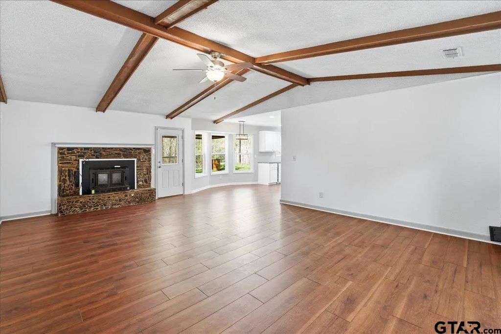 227 County Road 2425, Mineola