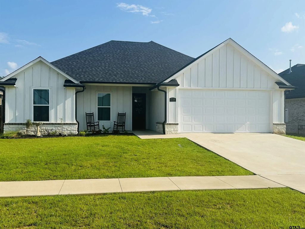 1710 Tres Dr., Whitehouse