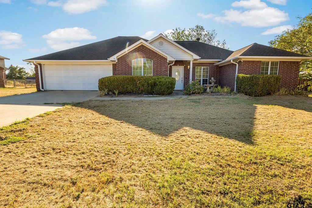 123 County Road 3101, Pittsburg