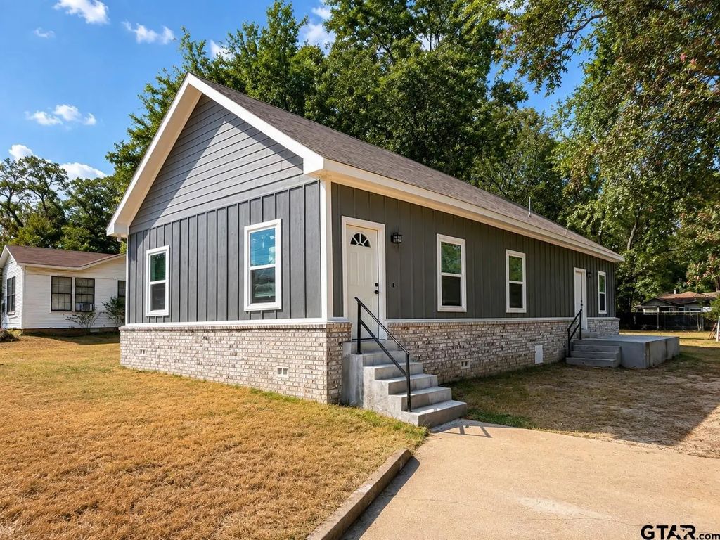 102 E Hillsboro, Tyler