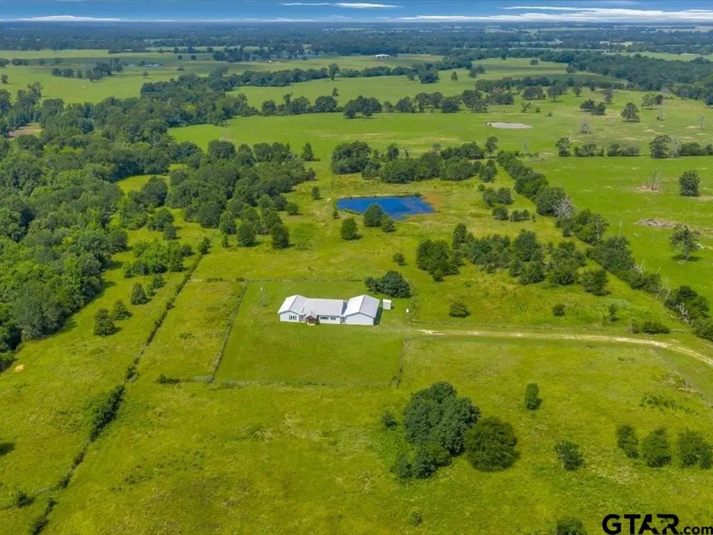 664 County Road 3355, Crockett