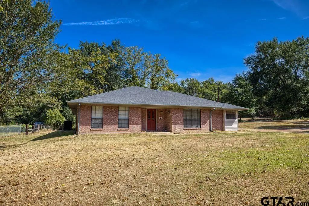 2299 Fm 2574, Palestine